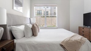 1 bedroom, desk, iron/ironing board, WiFi - Landing | Stunning 1BD, Gym, Clubhouse (Pflugerville)