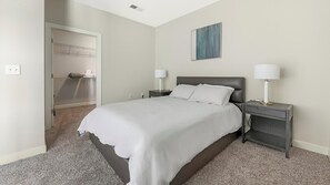 Desk, iron/ironing board, WiFi, bed sheets