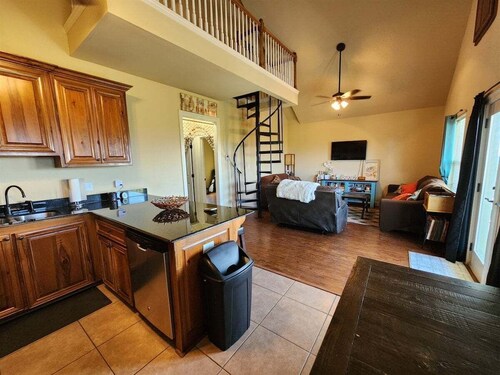 Easy Walk to Beach and Sunset Views at Villa H