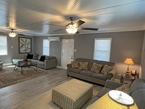 TV - Purple Pelican - Boat Access - Island Realty (Grand Isle)