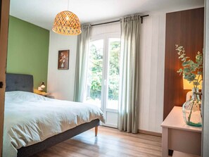 4 Schlafzimmer, Zimmersafe, Bügeleisen/Bügelbrett, kostenloses WLAN