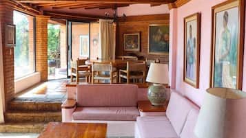 Smart TV, fireplace, offices