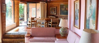 Majestic Lakeview Home, Jacuzzi, BBQ, Walk to Town