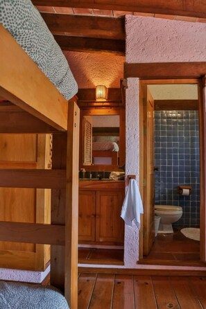 5 bedrooms, in-room safe, desk, iron/ironing board