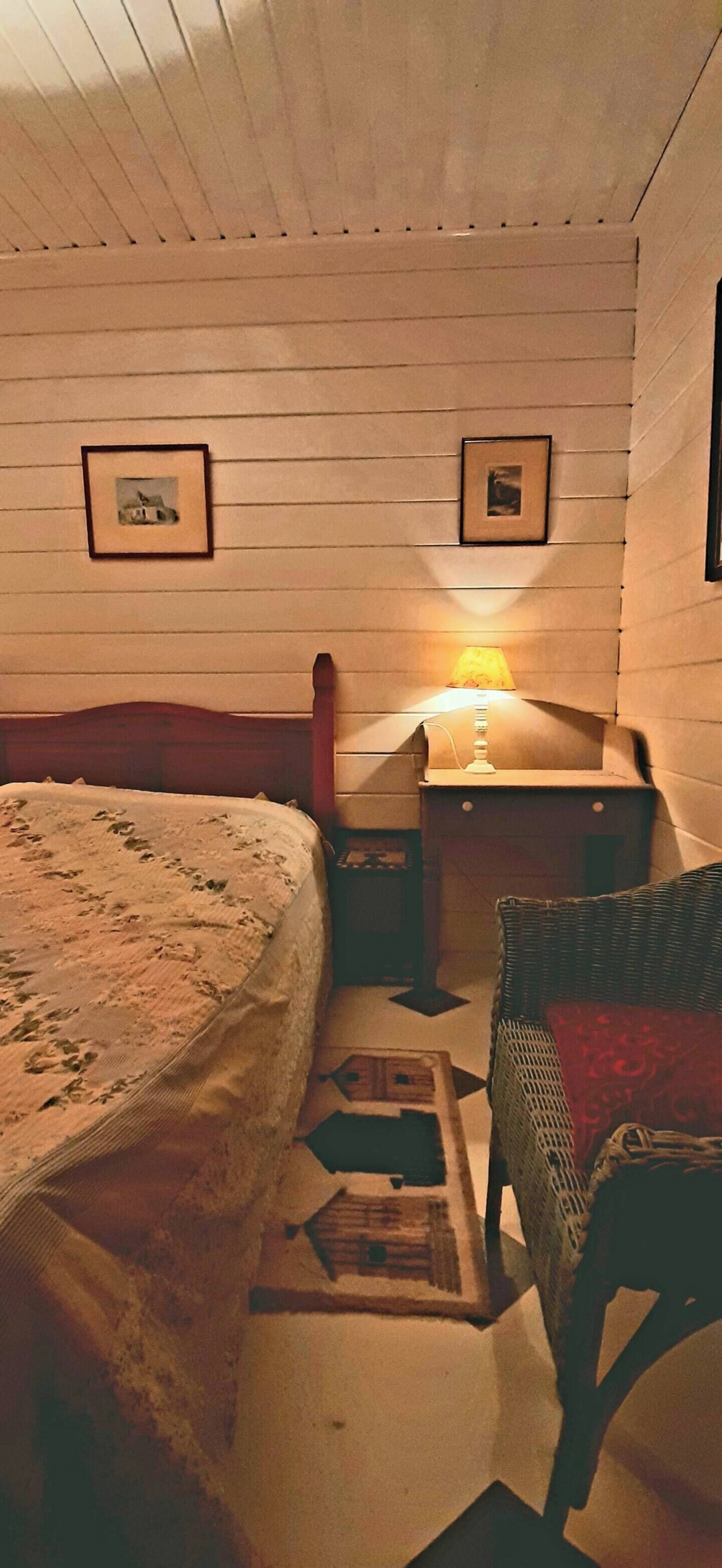 3 bedrooms, iron/ironing board, bed sheets