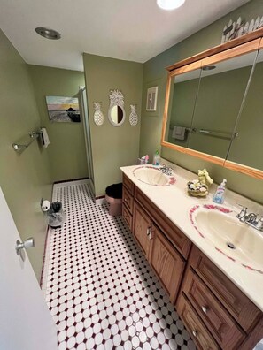 Hair dryer, towels - Oceanfront 3BR , Pool, 2 Balconies, Views by Karsons Keys (Ocean City)