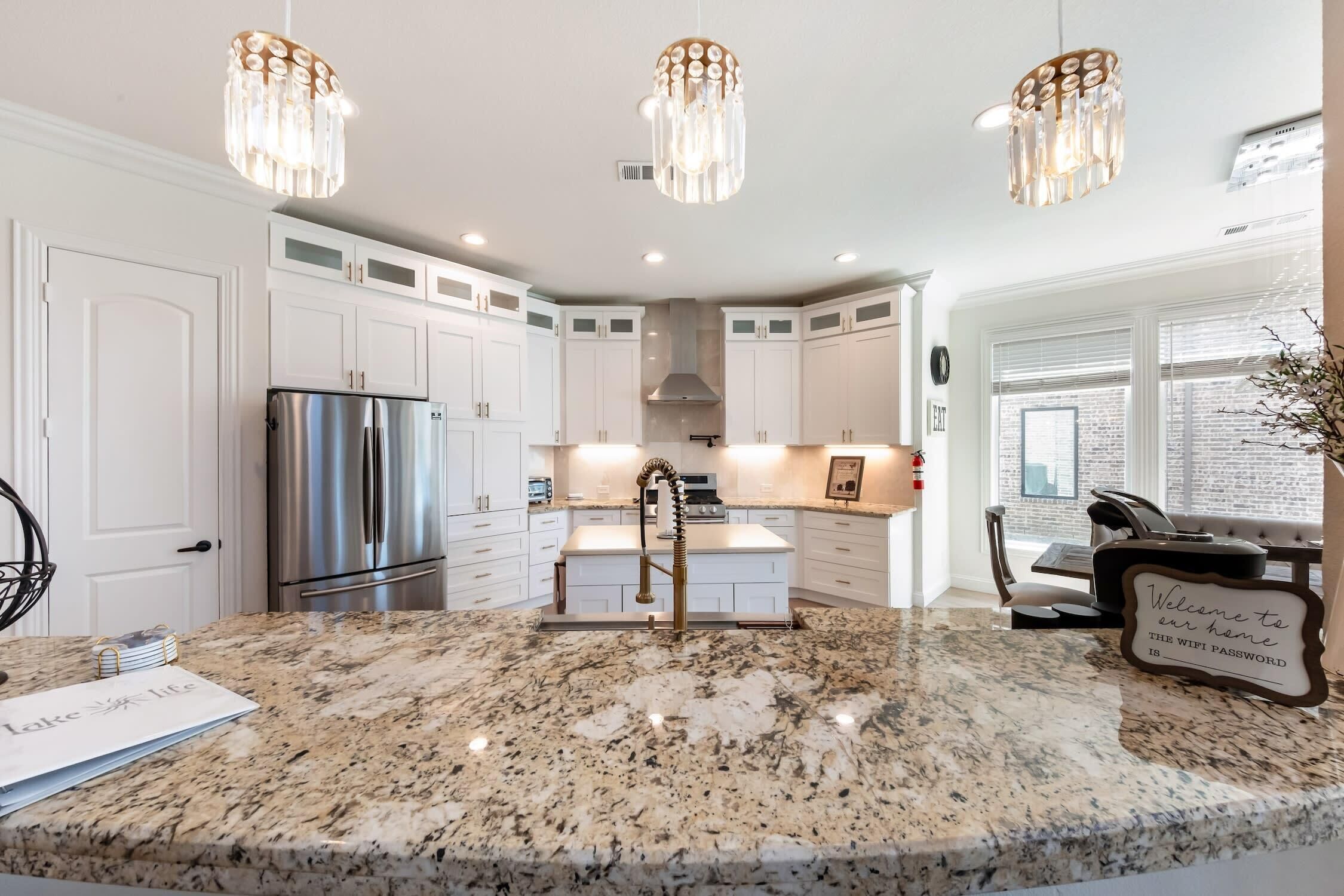 Kylskåp, mikrovågsugn, ugn och spishäll