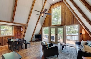 Smart-TV, Kamin, Bücher