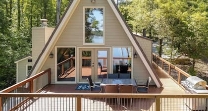 Cozy 3BR Cabin with Lake View in Dawsonville