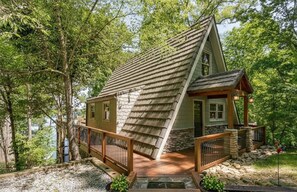 Exterior - Cozy 3BR Cabin with Lake View in Dawsonville (Dawsonville)
