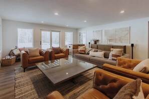 TV, lareira, videogames, escritórios