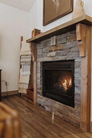 Interior - Back Forty Lodge - Cabin (Whitefish)