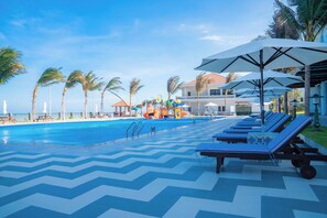 Outdoor pool - Blooming Lotus Resort (Phan Thiet)