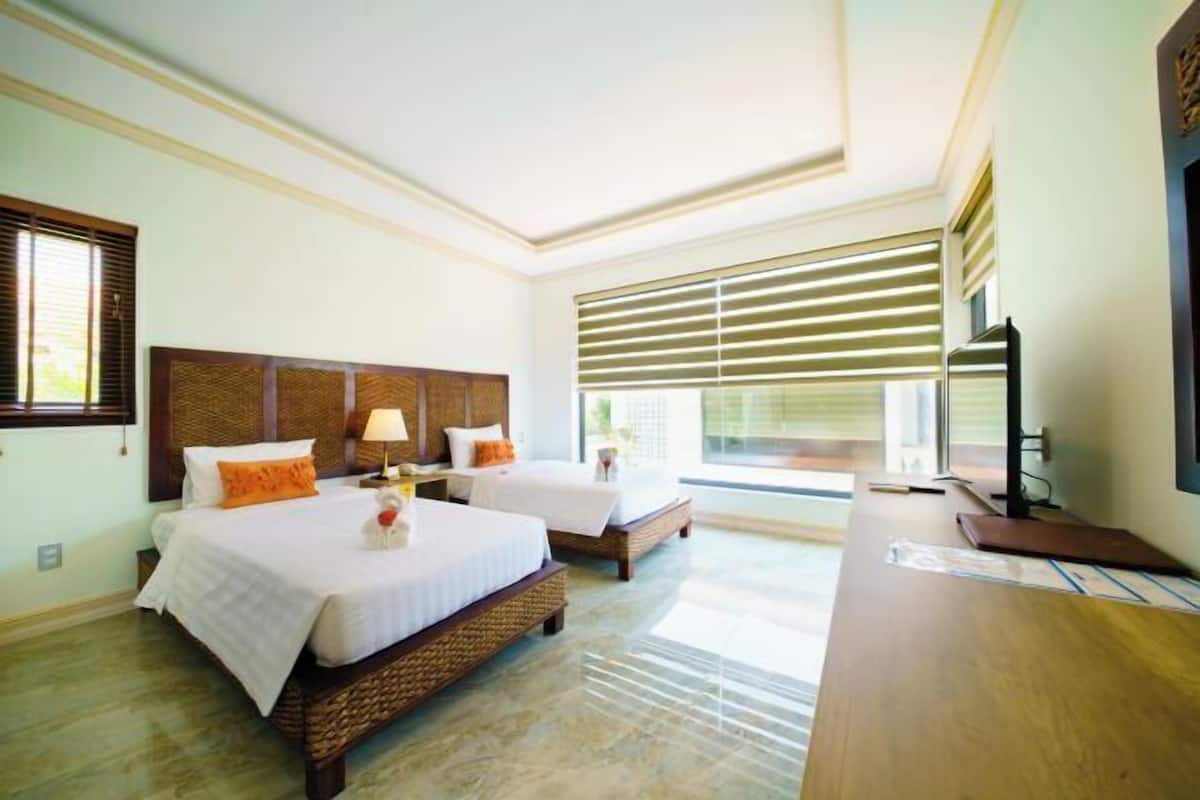 Minibar, in-room safe, soundproofing, free WiFi