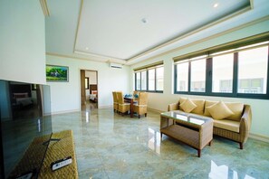 Twin Room, Sea View | Living area | 43-inch Smart TV with satellite channels