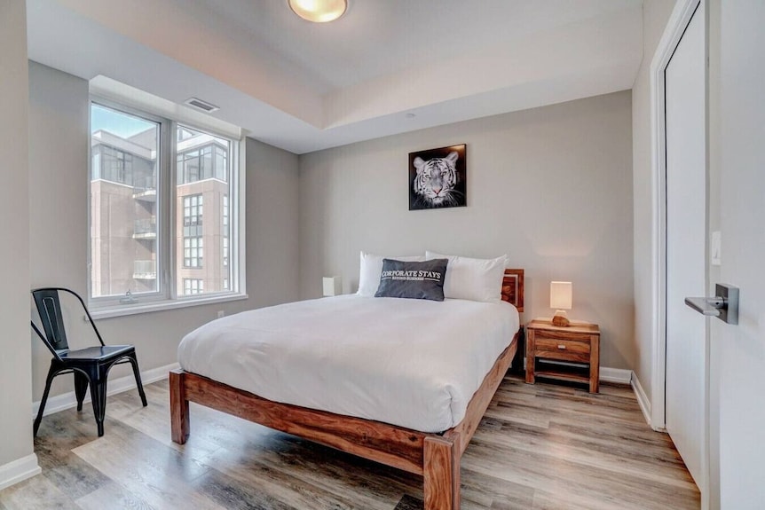 Modern 1bd+den Suite W/ Private Terrace, Gym & Parking | Near Civic Hospital - Ottawa