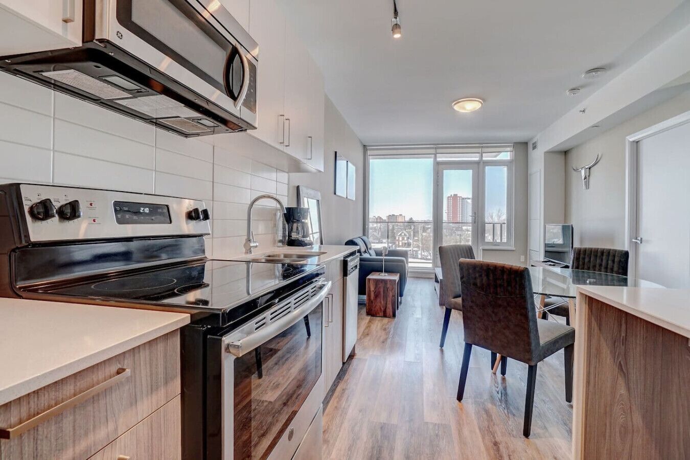 ثلاجة، ميكروويف، فرن، غسالة أطباق