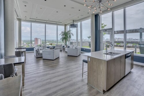 Luxe 1BR with Private Terrace near Ottawa Hospital