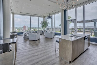 Luxe 1BR with Private Terrace near Ottawa Hospital