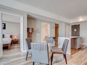 Dining - Luxe 1BR with Private Terrace near Ottawa Hospital (Ottawa)