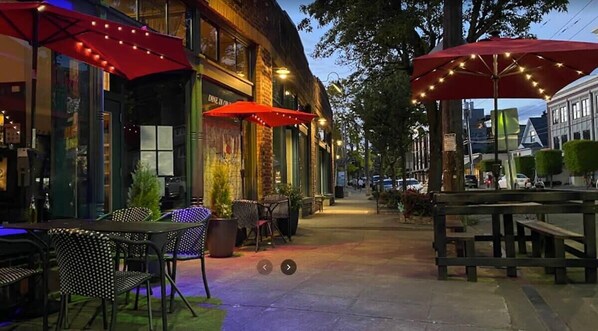 屋外ダイニングエリア