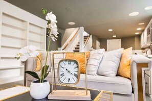 テレビ、テーブルサッカー台、書斎 / ワークスペース