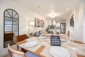 Dining - Queen Anne Secret Garden | Space Needle & City Skylight View (Seattle)