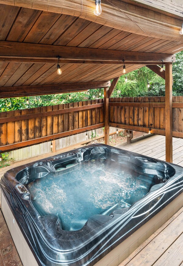 Outdoor spa tub