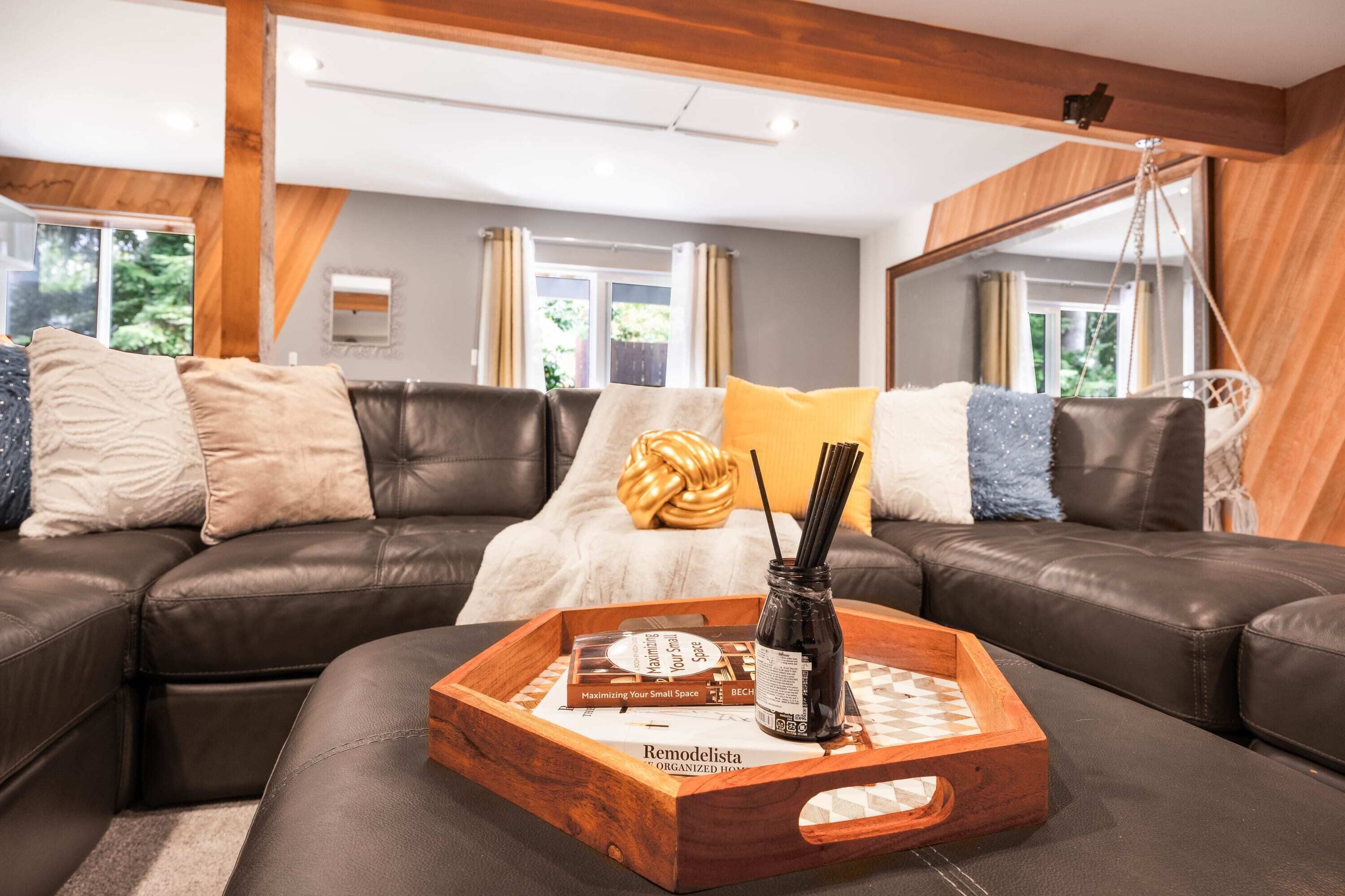 Kirkland Oasis, Chic Basement Retreat With Hot Tub - Kirkland, WA