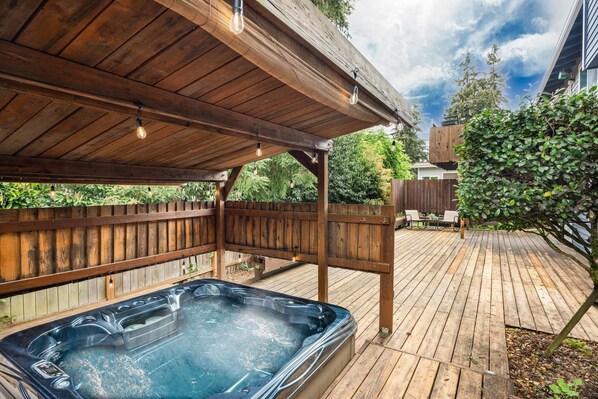 Tina de hidromasaje al aire libre