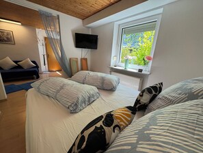 Room - Charming stay near Benrath Palace – easy access to Düsseldorf (Düsseldorf)