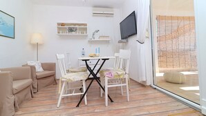 公寓 (Two Bedroom Apartment with Terrace an) | 客廳