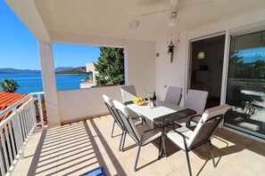 Terrace/patio - Apartments Mediterranean House (Slivno)