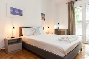 2 bedrooms, iron/ironing board, WiFi, bed sheets - Exarhia Silver Moon with Acropolis View (Athina)
