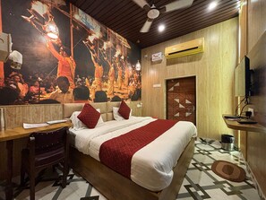 デラックス ダブルルーム 冷房 | 防音設備、WiFi (無料)、ベッドシーツ