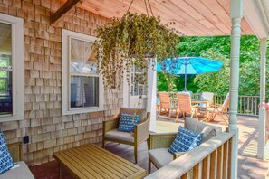 Outdoor dining - Short drive to town and popular beaches! (Orleans)