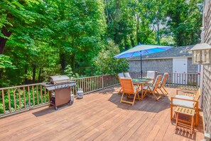 Outdoor dining - Short drive to town and popular beaches! (Orleans)