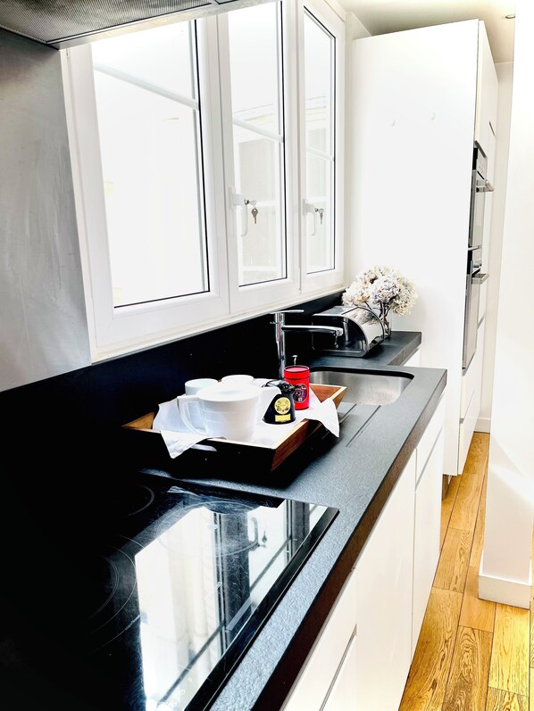 Fridge, microwave, oven, stovetop