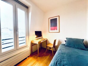 2 bedrooms, desk, iron/ironing board, WiFi