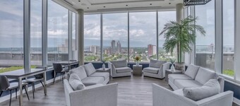 2BR Oasis w/ Gym & Terrace, Near Hintonburg!