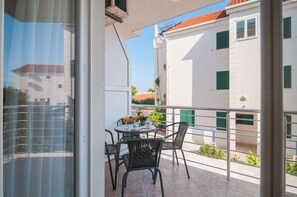 Apartment (Apartments Island Beat - One Bedroom ) | Balcony