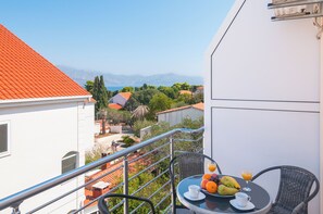 Apartment (Apartments Island Beat - Two Bedroom ) | Balcony - Apartments Island Beat (Supetar)