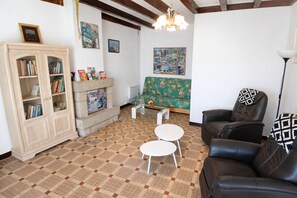 Living area - Maison Individuelle a la Campagne (Forges de Lanouée)
