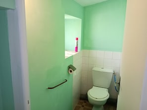 Handtücher, Seife, Toilettenpapier