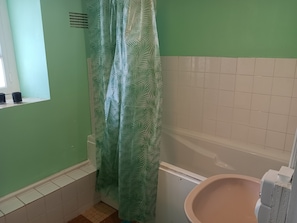 Handtücher, Seife, Toilettenpapier