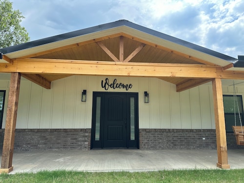 LaMar-a-Lago is a beautiful new home minutes from Lake Tenkiller