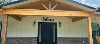 LaMar-a-Lago is a beautiful new home minutes from Lake Tenkiller