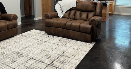 LaMar-a-Lago is a beautiful new home minutes from Lake Tenkiller