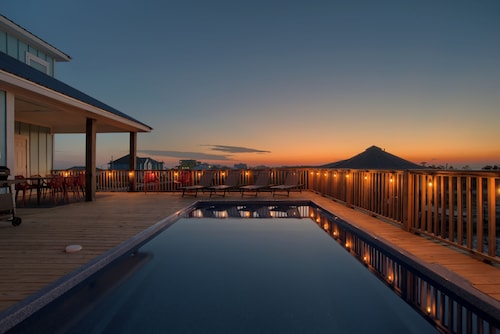 Heated Private Pool, Across from Beach, Ocean Views, Steps To Sand, Dog Friendly