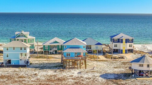 Across from Beach, Heated Private Pool, Ocean Views, Steps To Sand, Dog Friendly